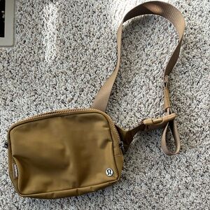 Lululemon everywhere belt bag-2L